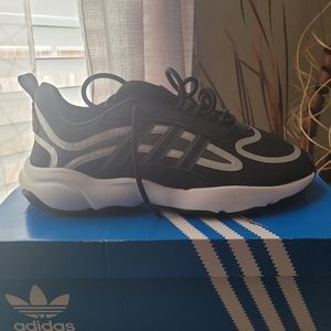 Adidas Sneakers